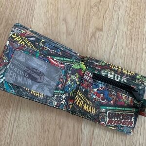 Marvel Universe Bifold Wallet, Multicolor